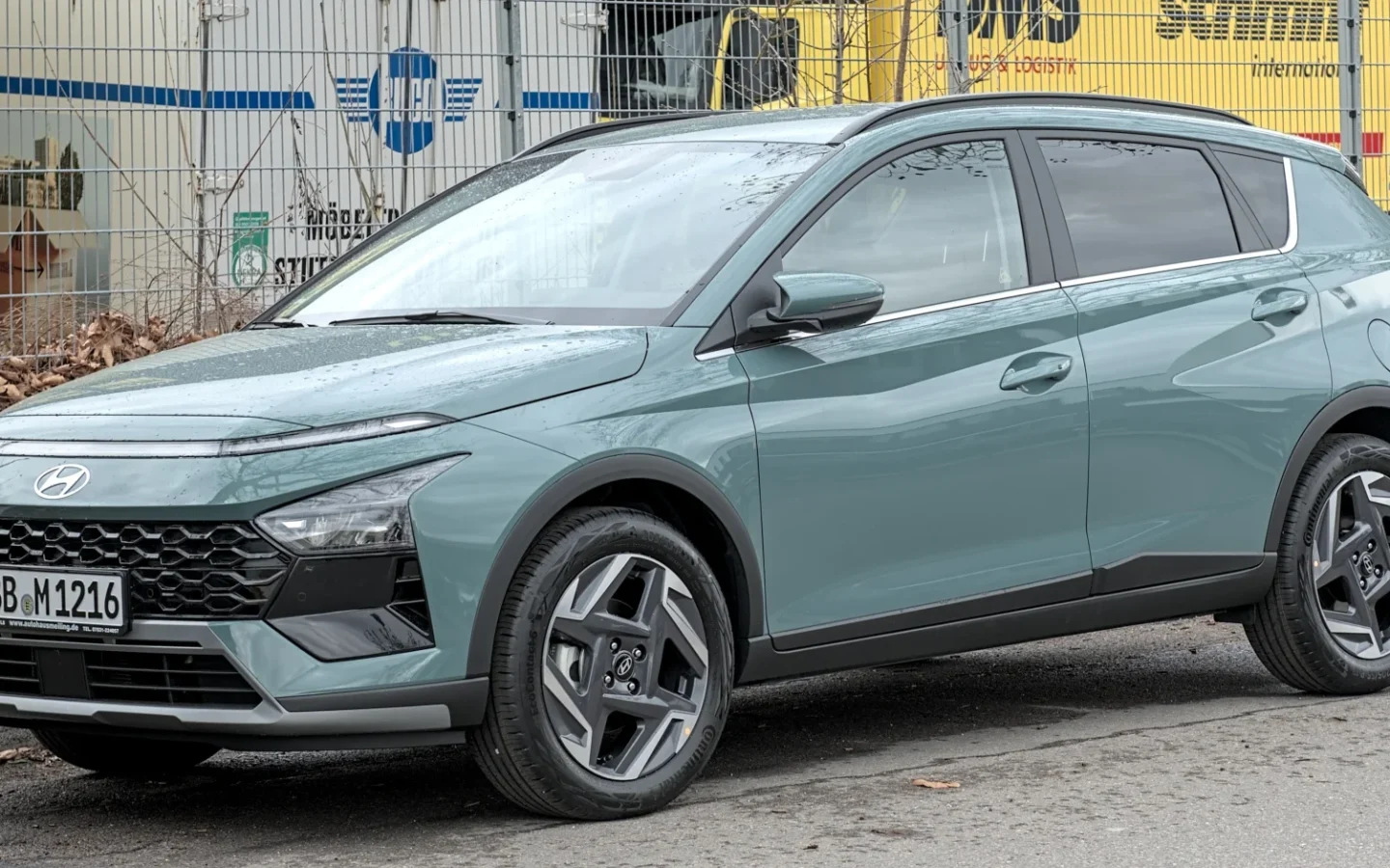 Hyundai Bayon restylé vert clair vu de trois quarts avant