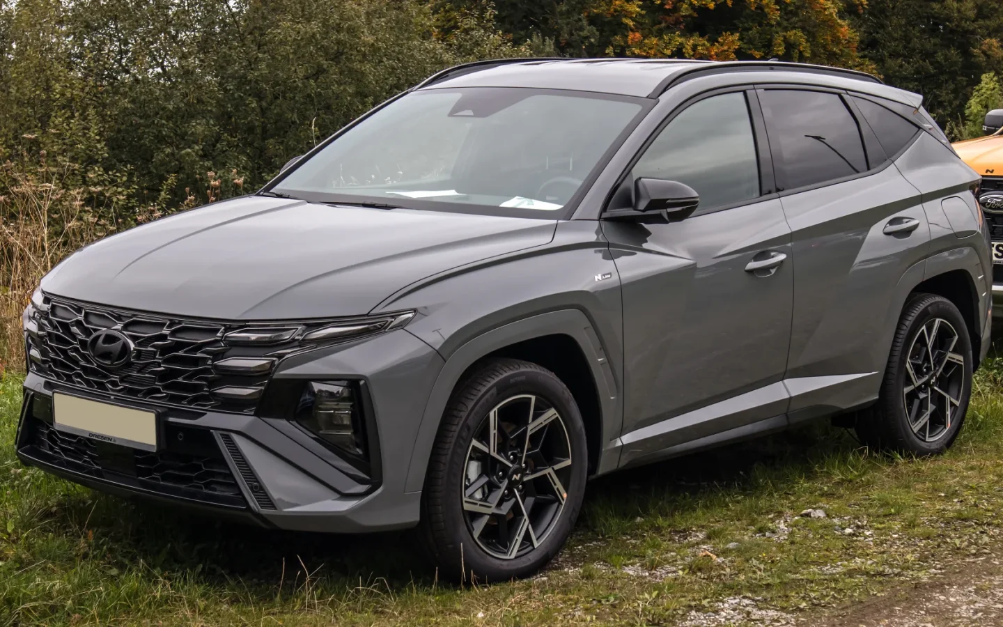 Hyundai TUCSON Hybrid N Line gris vu de trois quarts avant
