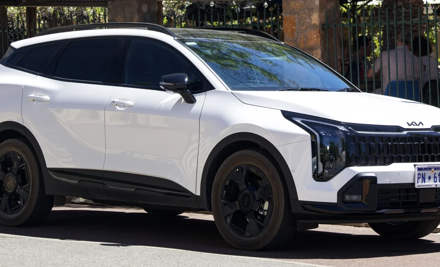 Kia Sportage GT-Line restylé blanc vu de trois quarts avant
