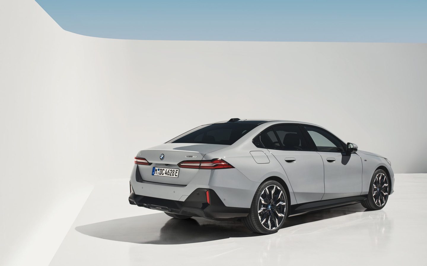 الصورة 2 من BMW i5