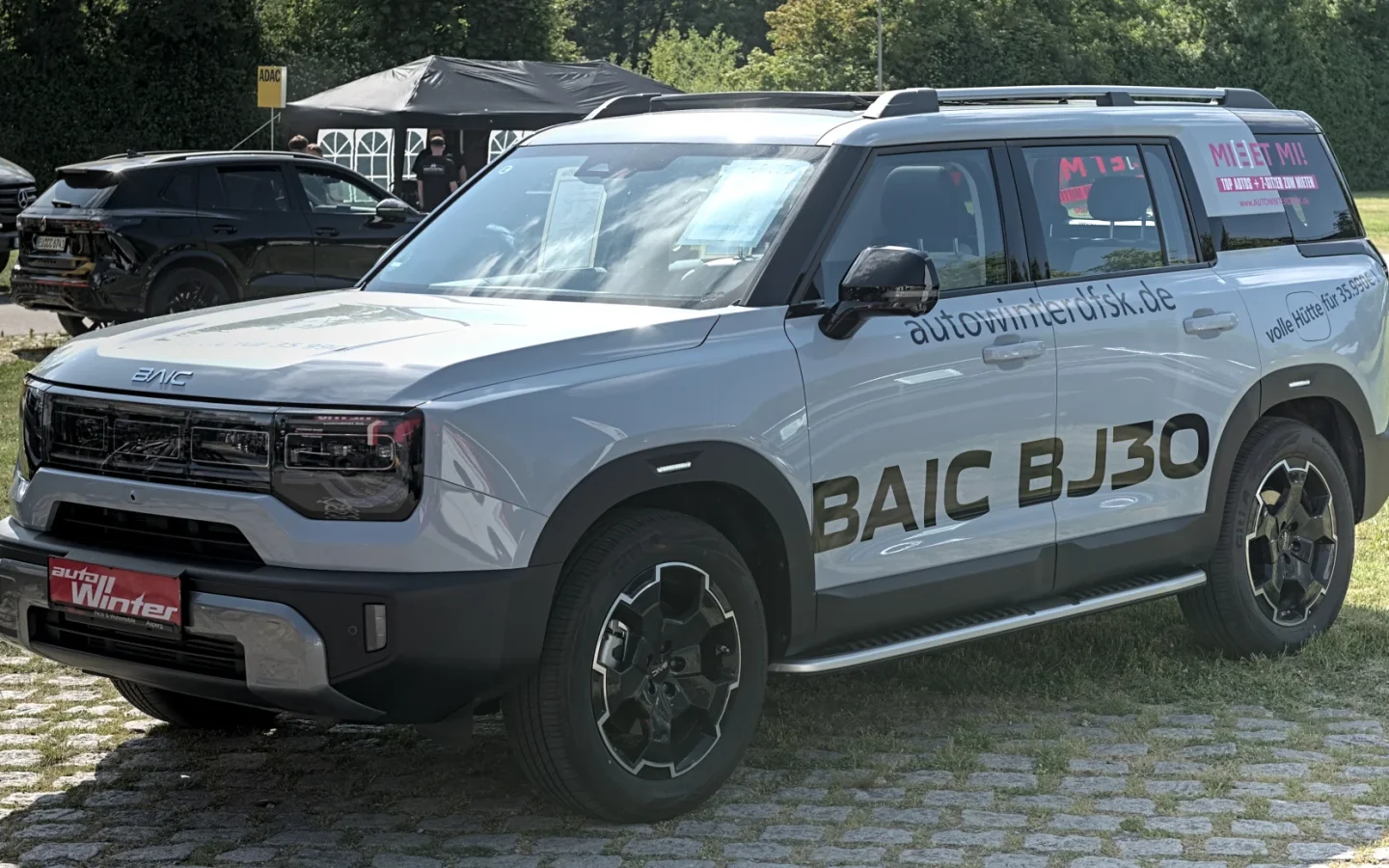 BAIC BJ30e gris vu de trois quarts avant ; configuration étrangère non contractuelle