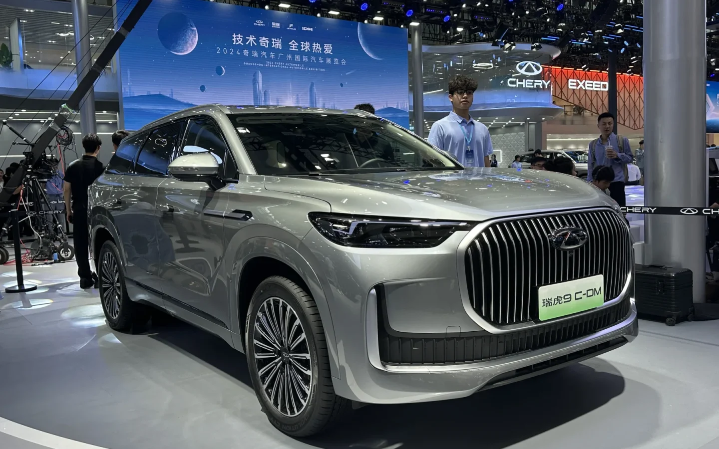 Chery Tiggo 9 C-DM gris vu de trois quarts avant au salon de Guangzhou ; configuration étrangère non contractuelle