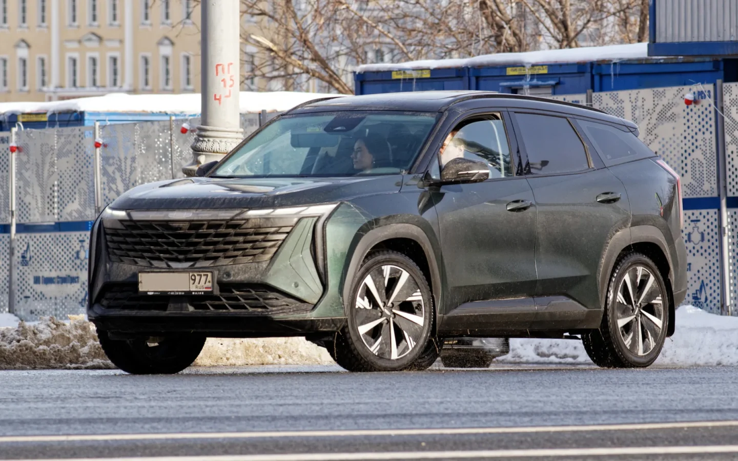 Geely Cityray vert foncé vu de trois quarts avant ; configuration étrangère non contractuelle