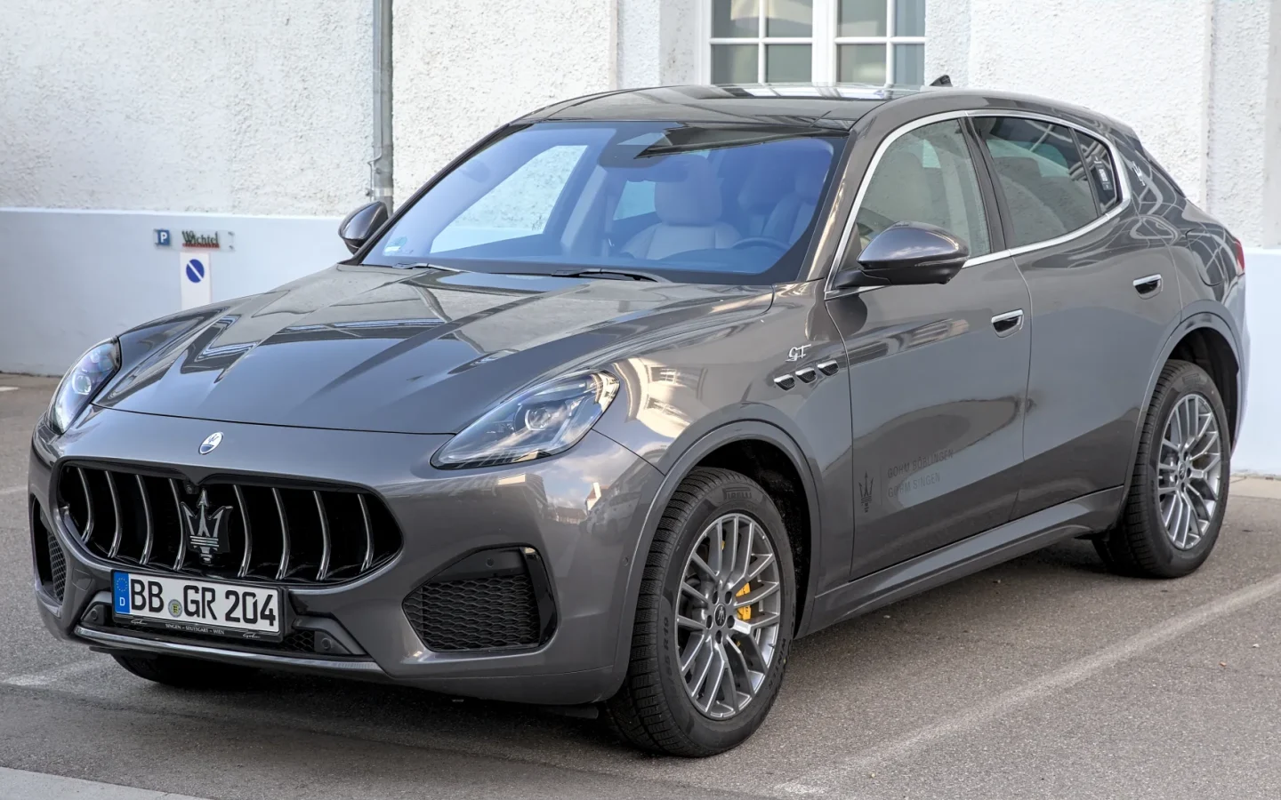 Maserati Grecale GT vue de trois quarts avant ; configuration étrangère non contractuelle