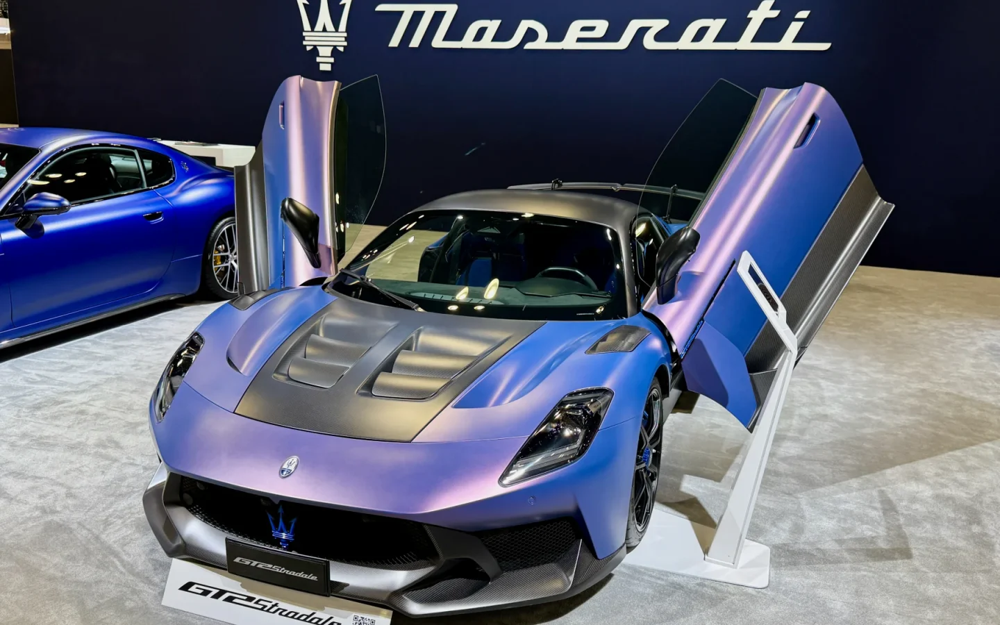Maserati GT2 Stradale vue de trois quarts avant ; configuration étrangère non contractuelle