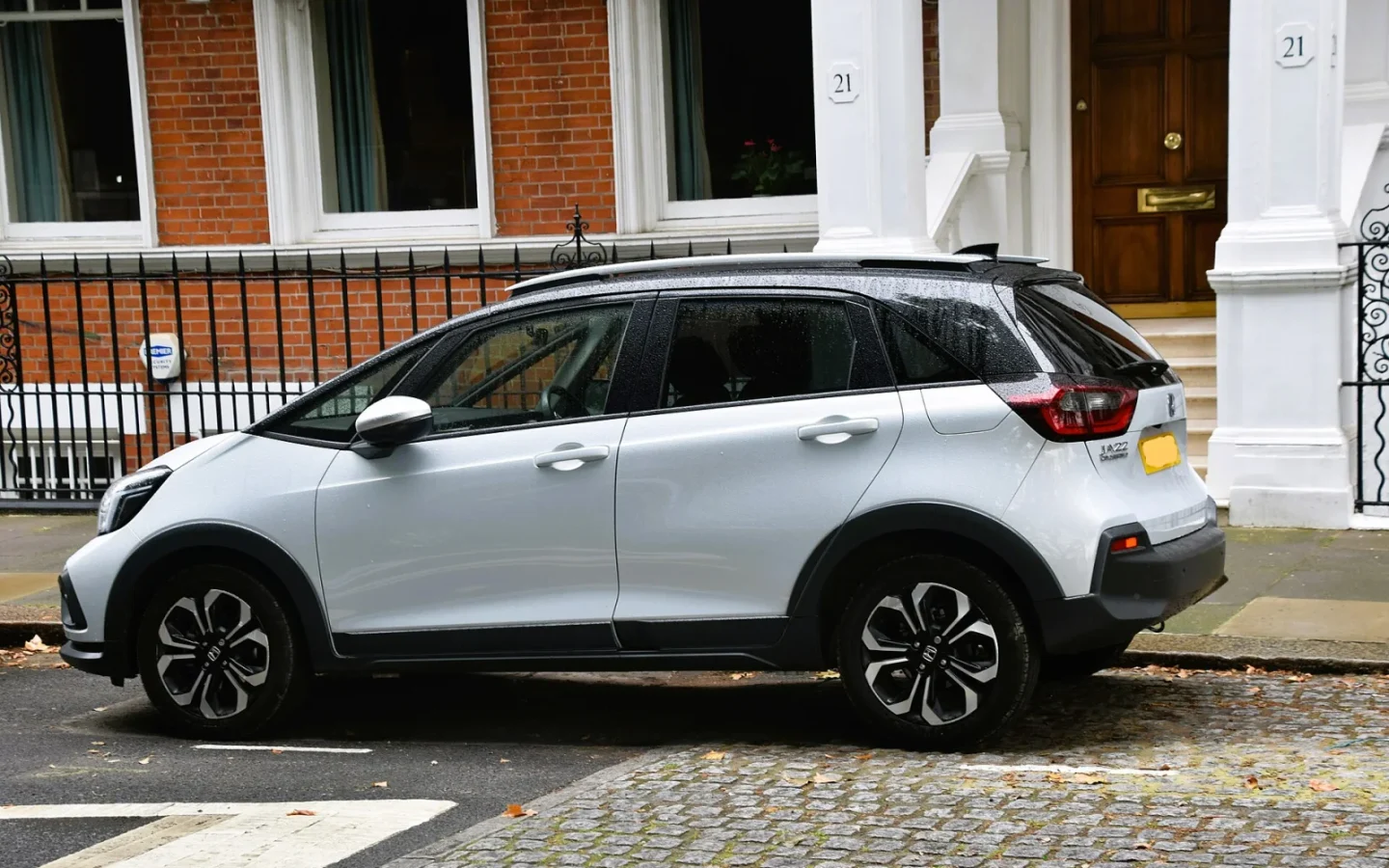 Honda Jazz e:HEV blanche vue de profil ; configuration étrangère non contractuelle