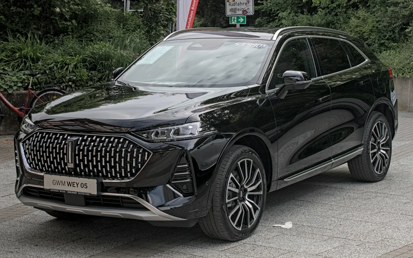 GWM Wey 05 noir vu de trois quarts avant ; configuration allemande non contractuelle
