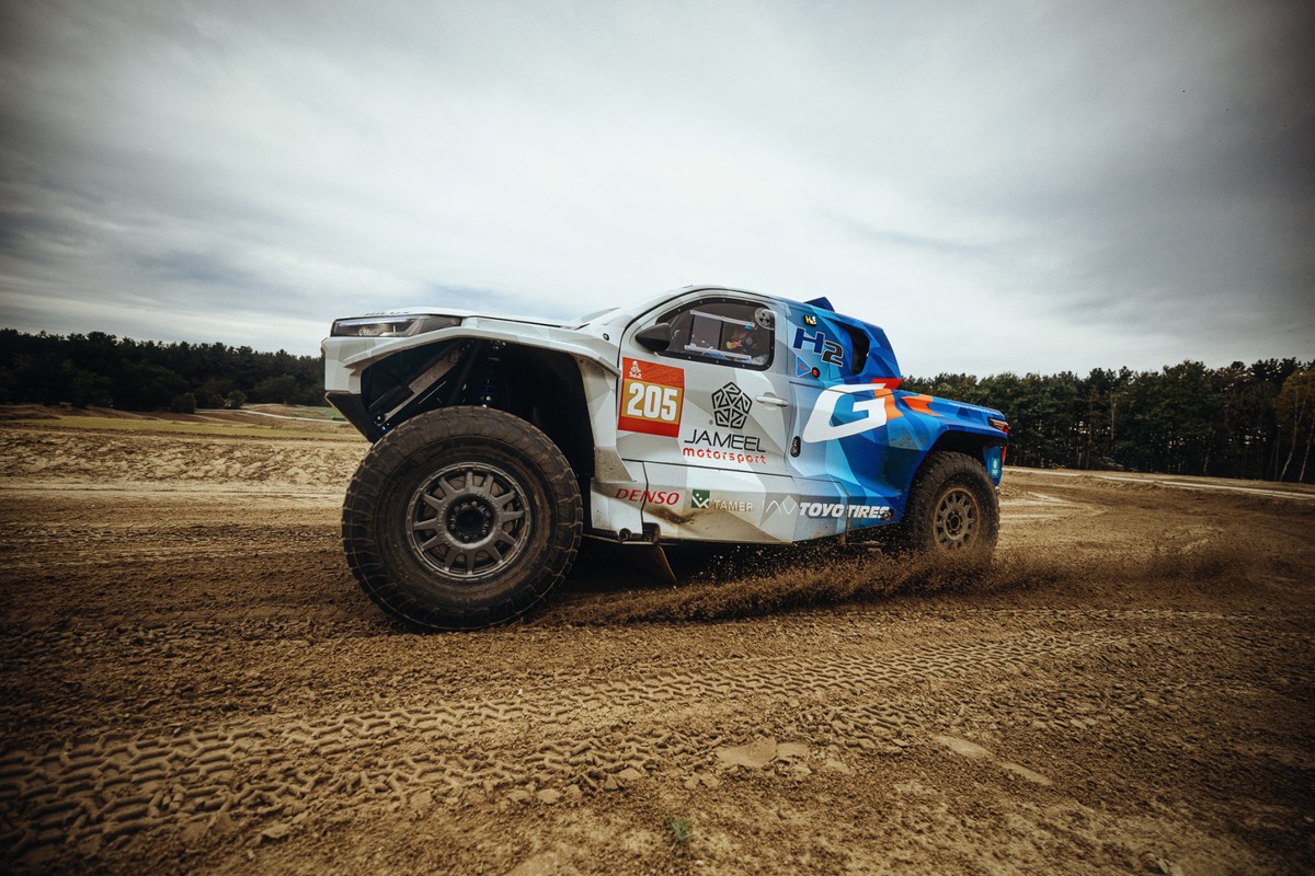 Dakar 2027 : Toyota prépare un Hilux à pile à combustible avec Dania Akeel / داكار 2027: تويوتا تجهّز هايلوكس بخلايا الوقود بقيادة دانية عقيل